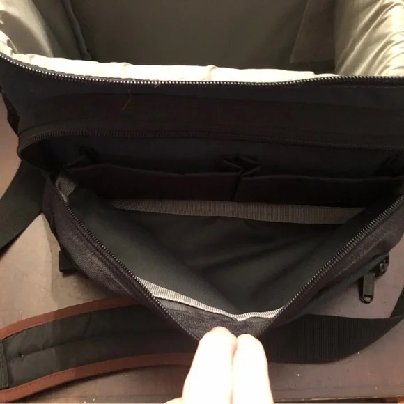 - Video Camera Case. Lowe Pro. - Picture 5 of 9